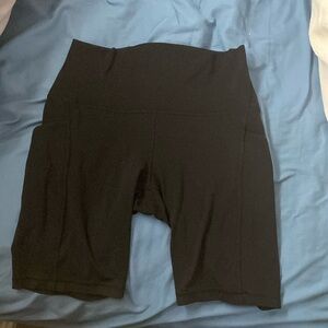Lululemon biker shorts with pockets